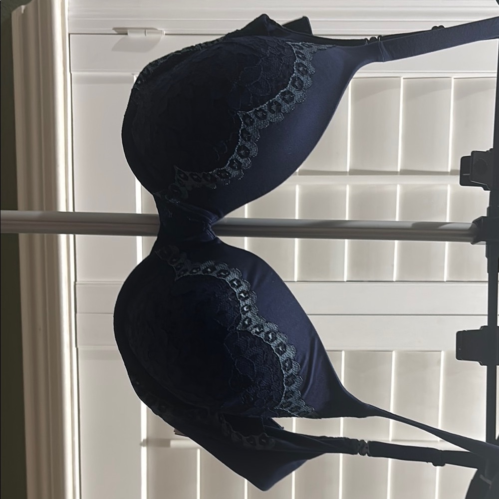 Victoria's Secret Navy Lace Bra(Body)